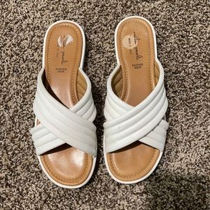 Comfy Stylish White Sandals.